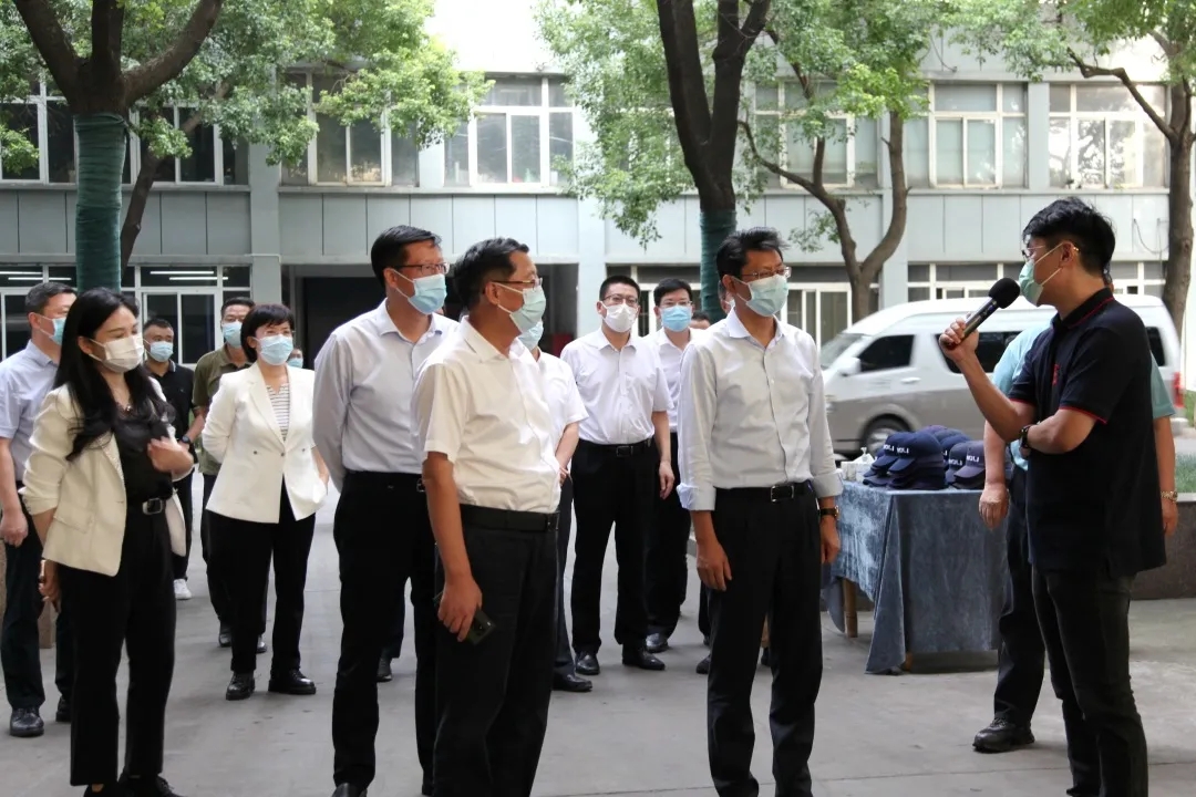 揚州市委副書記、代市長王進(jìn)健調(diào)研揚力集團(tuán)疫情防控工作